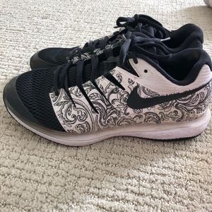 Nike zoom tennis sneakers